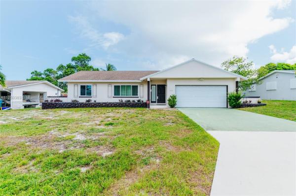Woodcrest Manor, 326 SW 13th Ave, Boynton Beach, Florida 33435, image 1