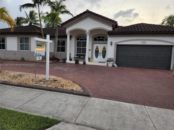 5202 SW 162nd Pl, Unincorporated Dade County, Florida 33185, image 2