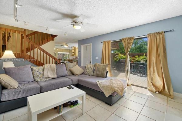 Village At Lake Pine, 932 SW 118th Ter, Davie, Florida 33325, image 2
