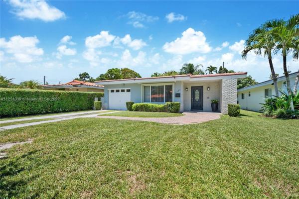 Coral Gables Country Club, 1529 Algardi Ave, Coral Gables, Florida 33146, image 2