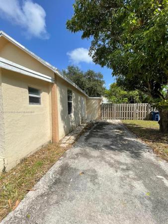 Meekins, 1021 NW 8th St, Hallandale Beach, Florida 33009, image 1