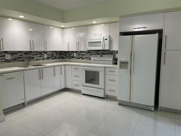 Fox Chase, 8625 NW 8th St #418, Fountainebleau, Florida 33126, image 1