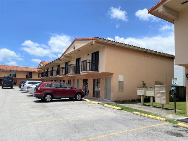 Midway Mansions Townhomes, 7989 NW 7th St #1, Fountainebleau, Florida 33126, image 2