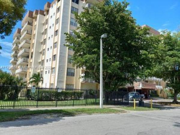 Parkway Towers, 15600 NW 7th Ave #412, Golden Glades, Florida 33169, image 1
