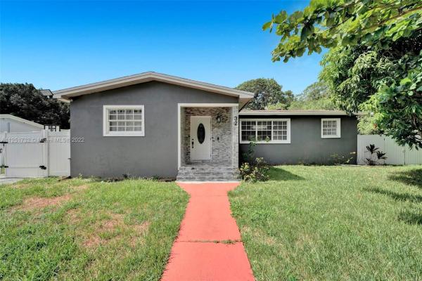 Biscayne Gardens, 32 NE 164th St, Golden Glades, Florida 33162, image 2
