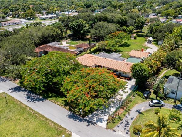 Biscayne Gardens, 13600 NW 1st Ave, Golden Glades, Florida 33168, image 2