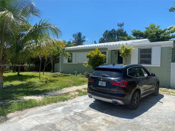 Biscayne Gardens, 900 NW 145th St, Golden Glades, Florida 33168, image 2