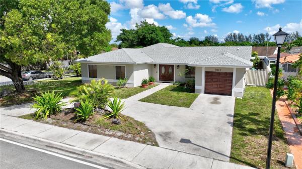 Country Lake Manors, 5917 NW 199th St, Country Club, Florida 33015, image 2