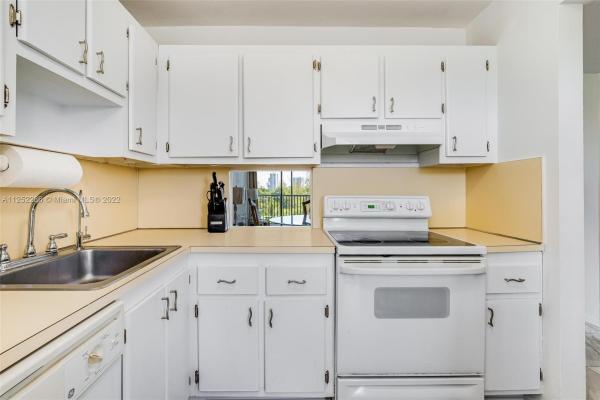 Bravura, 3301 N Country Club Dr #609, Aventura, Florida 33180, image 2