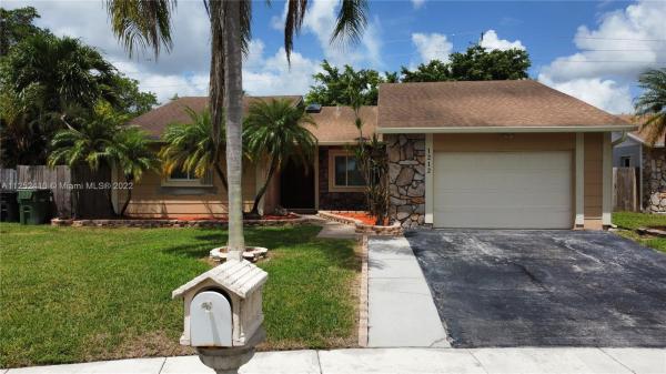 Homestead Lakes Tennessee East, 1212 S Fieldlark Ln, Homestead, Florida 33035, image 1
