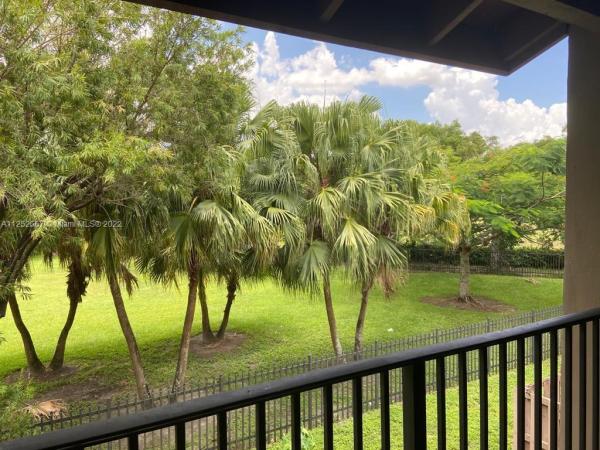 Park Lake Village, 330 W Park Dr #204-10, Fountainebleau, Florida 33172, image 1