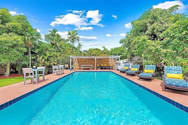 Biscayne Gardens, 13520 NE 1st Ave, Golden Glades, Florida 33161, image 2