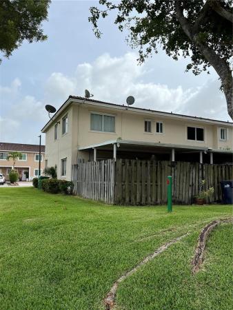 Weitzer Serena Lakes Townhomes, 13909 SW 173rd Ter #13909, Richmond West, Florida 33177, image 2