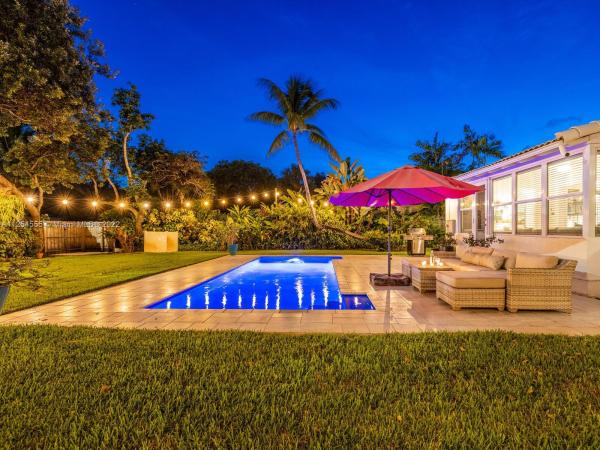 Dunnings Miami Shores, 162 NE 106th St, Miami Shores, Florida 33138, image 2