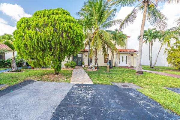 Lakewood Townhome Villas, 1421 Sw 124th Place, Tamiami, Florida 33184, image 1