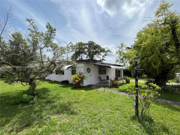 Lee Manor, 10300 SW 34th St, University Park, Florida 33165, image 1