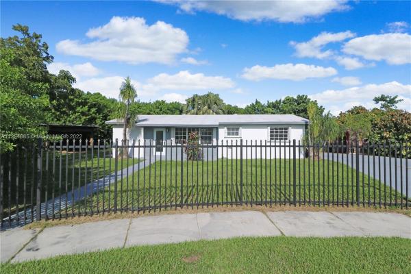 Pinewood Manor, 27825 SW 130th Ave, Three Lakes, Florida 33032, image 2