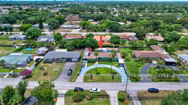 Biscayne Gardens, 850 S Biscayne River Dr, Golden Glades, Florida 33169, image 2