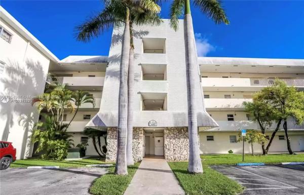 Village At Dadeland, 7410 SW 82nd St #K211, Glenvar Heights, Florida 33143, image 1