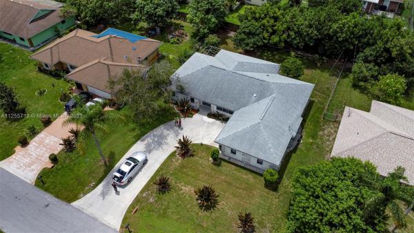 180 SE Duxbury Ave, Florida 34983, image 2