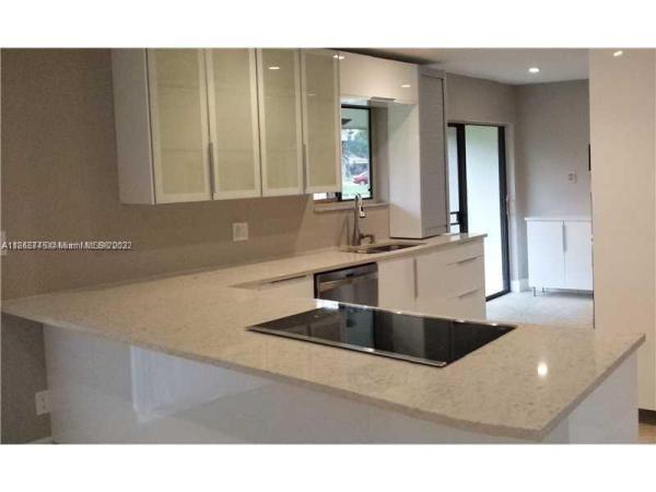 Lakeside Villas At Bonaventure, 341 W Lakeside Ct, Sunrise, Florida 33326, image 1