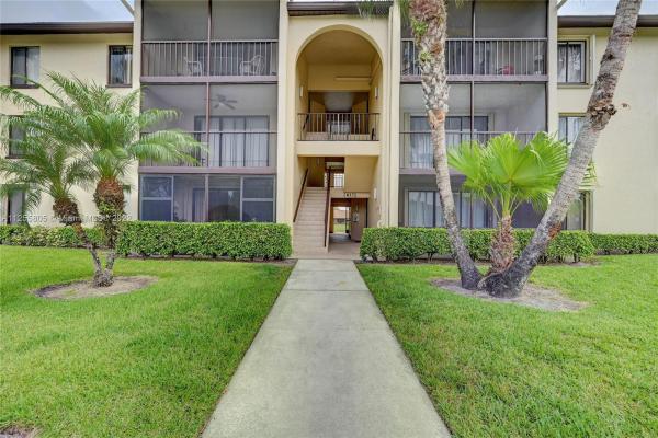Pine Ridge North 2, 617 Sea Pine Way #F2, Greenacres, Florida 33415, image 2