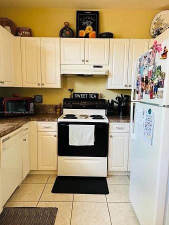 Casa Del Sur, 635 E Mowry Ct, Homestead, Florida 33030, image 1