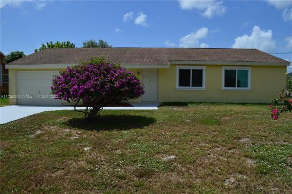 426 SE Doat St, Florida 34983, image 2