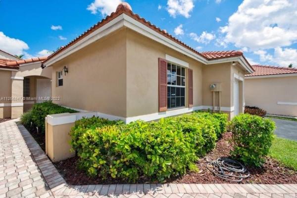 Misty Bay At Silver Lakes, 17215 NW 7th St, Pembroke Pines, Florida 33029, image 1