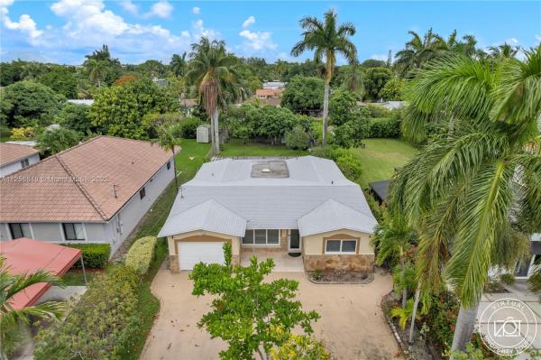 321 NE 116th St, Unincorporated Dade County, Florida 33161, image 1