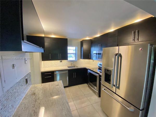 Isle Of Boca Dunes, 9440 SW 8th St #202, Boca Raton, Florida 33428, image 2