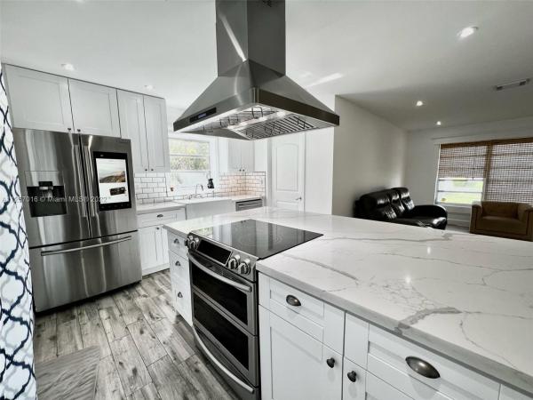 Heftler Homes, 10350 SW 44th St, Westwood Lakes, Florida 33165, image 1