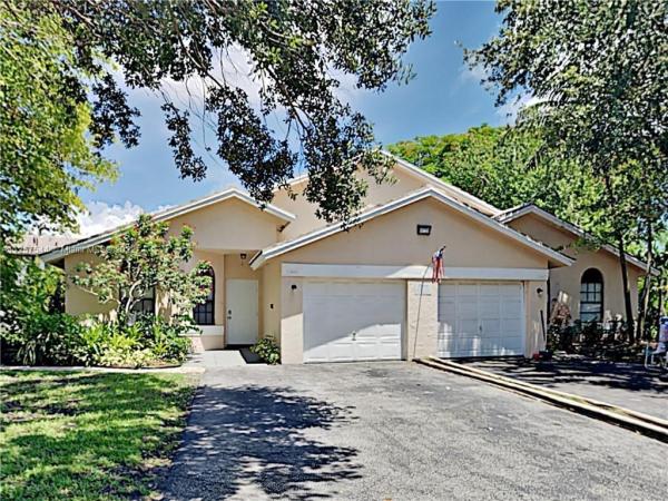 Highgate Townhomes, 11441 NW 43rd St, Coral Springs, Florida 33065, image 1