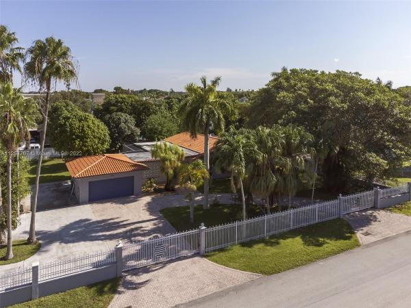 Burr Road Estates, 12521 SW 204th St, South Miami Heights, Florida 33177, image 2