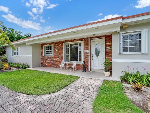 Royal Palm Manor, 7225 SW 76th St, Glenvar Heights, Florida 33143, image 1