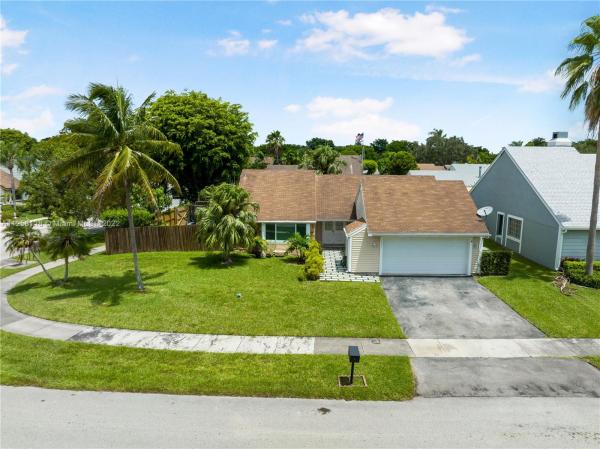 Homestead Lakes Tennessee East, 1543 S Goldeneye Ln, Homestead, Florida 33035, image 1