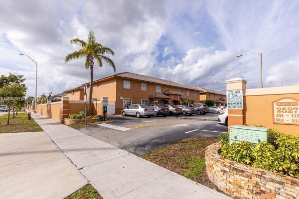 West Palm Villas, 2527 W 76th St #212, Hialeah, Florida 33016, image 1