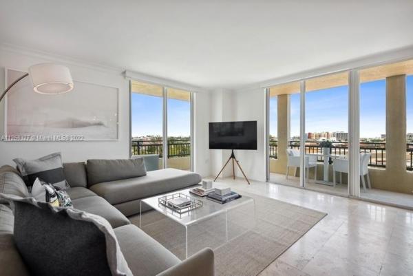 Yacht Club At Portofino, 90 Alton Rd #811, Miami Beach, Florida 33139, image 2