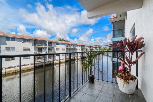 Hidden Harbor, 1775 N Andrews Sq #204W, Fort Lauderdale, Florida 33311, image 1