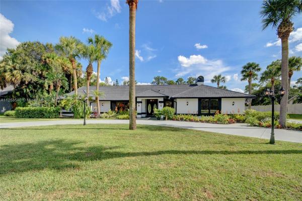 Pinewood Of Wellington, 13768 Doubletree Trl, Wellington, Florida 33414, image 1