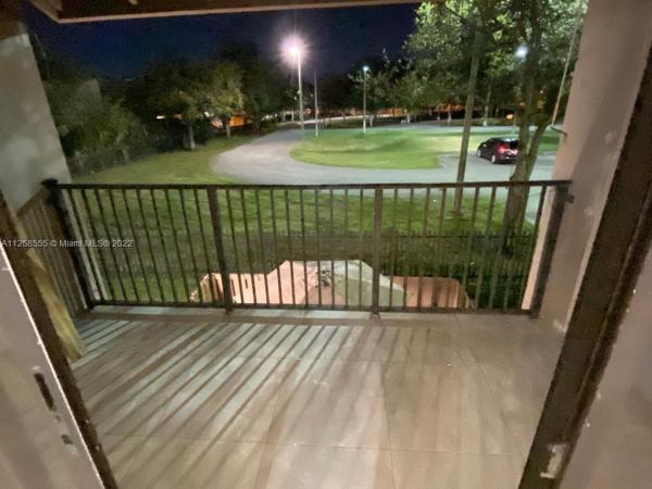 Park Lake Village, 210 W Park Dr #2042, Fountainebleau, Florida 33172, image 1