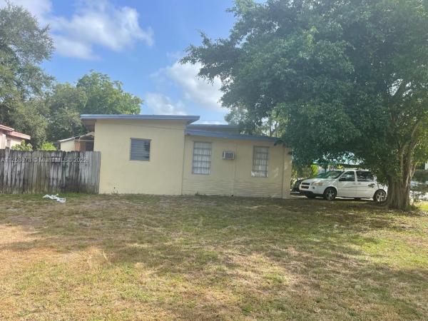Fulford Highlands, 400 NE 161st St, Golden Glades, Florida 33162, image 1