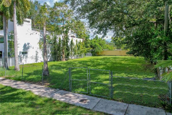 Pomona, 3859 Kumquat Ave, Miami, Florida 33133, image 1