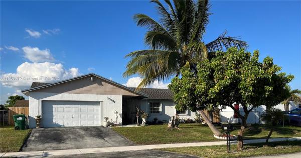 Meadow Wood Manor, 13241 SW 260th Ter, Princeton, Florida 33032, image 2
