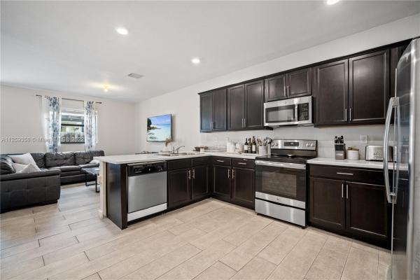 Artesa At Coco Palm Estates, 11421 SW 252nd Ter, Princeton, Florida 33032, image 2