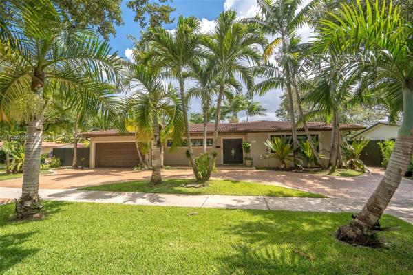 Miami Lakes Residential, 14410 Tabebuia Ln, Miami Lakes, Florida 33014, image 2