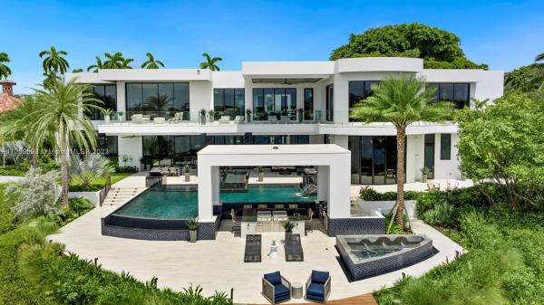 110 Churchill Way, Florida 33462, image 1