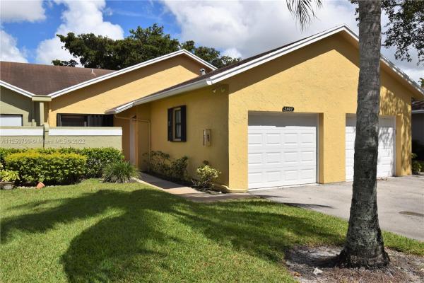 Villas At The Gate, 5407 Gate Lake Rd #5407, Tamarac, Florida 33319, image 1