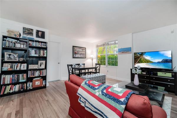 Friendly Corner, 932 7th St #932A, Miami Beach, Florida 33139, image 1