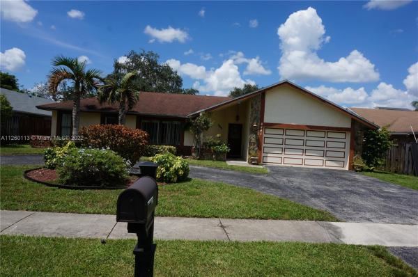 Rolling Hills Lake Estates, 8441 SW 27th Pl, Davie, Florida 33328, image 1